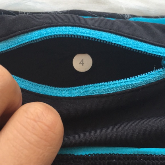 😍Lululemon black zebra/snow leopard trim speed - Picture 3 of 4